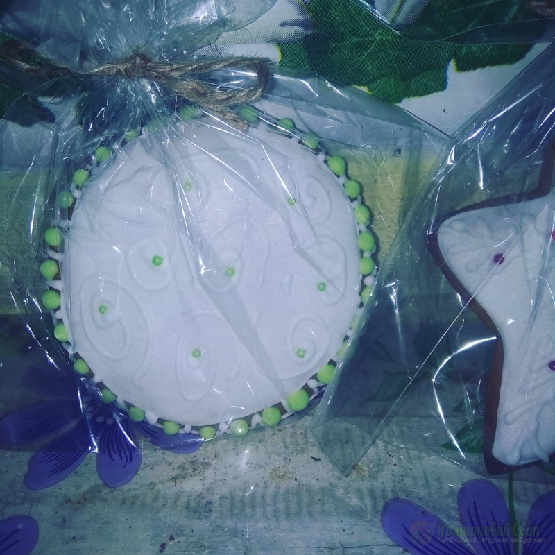 <div style=margin-left:10px><h1>Медово-имбирные прянички из карамельного теста.</h1><p><a href="/catalog/podarki--suveniry/">Подарунки, сувеніри</a> » <a href="/catalog/podarki--suveniry/podarki/">Подарунки</a></p><i class="fa fa-map-marker"></i> Сумская область, Конотоп<br /><br /><div class="socdata"><script src="//yastatic.net/es5-shims/0.0.2/es5-shims.min.js"></script>
                                            <script src="//yastatic.net/share2/share.js"></script>
                                            <div class="ya-share2" data-services="facebook,gplus,twitter,lj,viber,whatsapp,skype" data-counter=""></div></div>