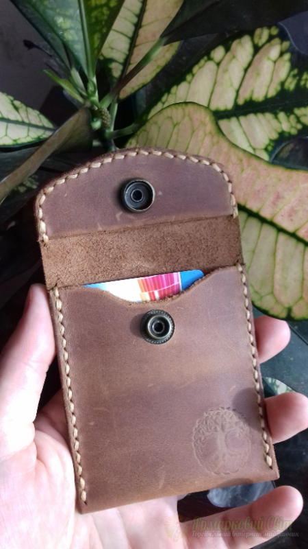 <div style=margin-left:10px><h1>Шкіряний міні-картхолдер</h1><p><a href="/catalog/podarki--suveniry/">Подарунки, сувеніри</a> » <a href="/catalog/podarki--suveniry/podarki/">Подарунки</a></p><i class="fa fa-map-marker"></i> Киевская область, Киев<br /><br /><div class="socdata"><script src="//yastatic.net/es5-shims/0.0.2/es5-shims.min.js"></script>
                                            <script src="//yastatic.net/share2/share.js"></script>
                                            <div class="ya-share2" data-services="facebook,gplus,twitter,lj,viber,whatsapp,skype" data-counter=""></div></div>