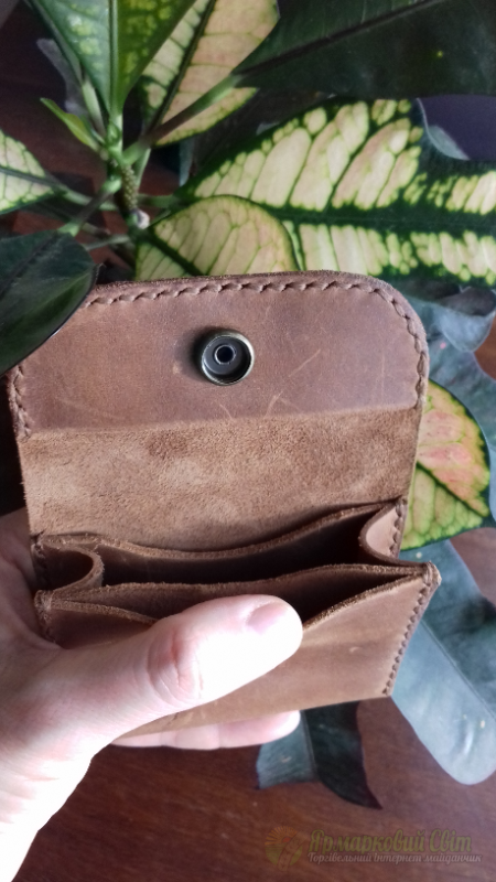 <div style=margin-left:10px><h1>Шкіряний картхолдер</h1><p><a href="/catalog/ukrasheniya/">Прикраси</a> » <a href="/catalog/ukrasheniya/podarki/">Подарунки</a></p><i class="fa fa-map-marker"></i> Киевская область, Киев<br /><br /><div class="socdata"><script src="//yastatic.net/es5-shims/0.0.2/es5-shims.min.js"></script>
                                            <script src="//yastatic.net/share2/share.js"></script>
                                            <div class="ya-share2" data-services="facebook,gplus,twitter,lj,viber,whatsapp,skype" data-counter=""></div></div>