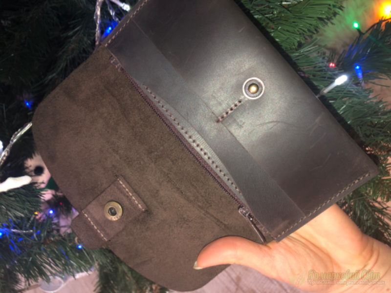 <div style=margin-left:10px><h1>Шкіряний гаманець, </h1><p><a href="/catalog/ukrasheniya/">Прикраси</a> » <a href="/catalog/ukrasheniya/aksessuary/">Аксесуари</a></p><i class="fa fa-map-marker"></i> Хмельницкая область, Хмельницкий<br /><br /><div class="socdata"><script src="//yastatic.net/es5-shims/0.0.2/es5-shims.min.js"></script>
                                            <script src="//yastatic.net/share2/share.js"></script>
                                            <div class="ya-share2" data-services="facebook,gplus,twitter,lj,viber,whatsapp,skype" data-counter=""></div></div>