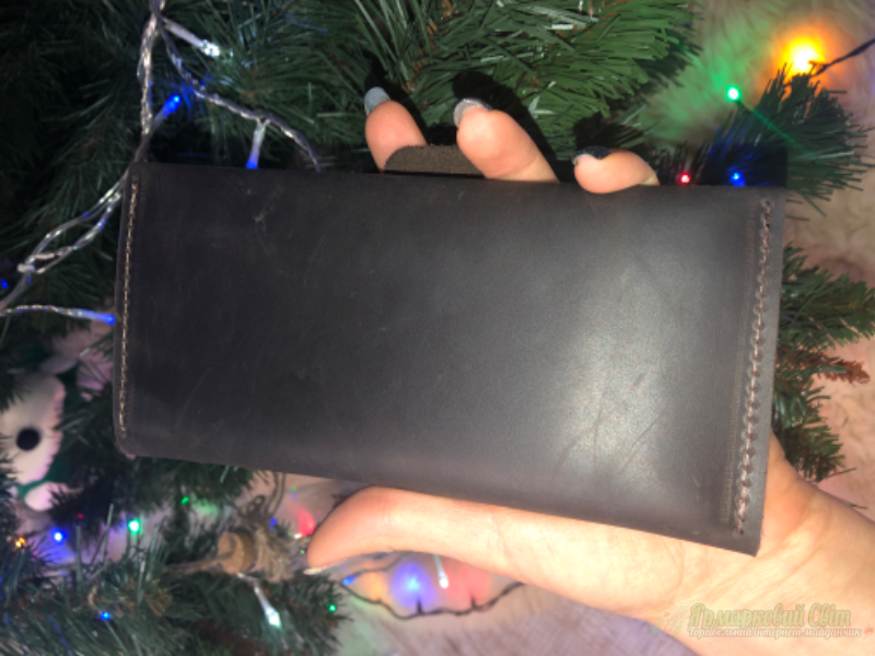 <div style=margin-left:10px><h1>Шкіряний гаманець, </h1><p><a href="/catalog/ukrasheniya/">Прикраси</a> » <a href="/catalog/ukrasheniya/aksessuary/">Аксесуари</a></p><i class="fa fa-map-marker"></i> Хмельницкая область, Хмельницкий<br /><br /><div class="socdata"><script src="//yastatic.net/es5-shims/0.0.2/es5-shims.min.js"></script>
                                            <script src="//yastatic.net/share2/share.js"></script>
                                            <div class="ya-share2" data-services="facebook,gplus,twitter,lj,viber,whatsapp,skype" data-counter=""></div></div>