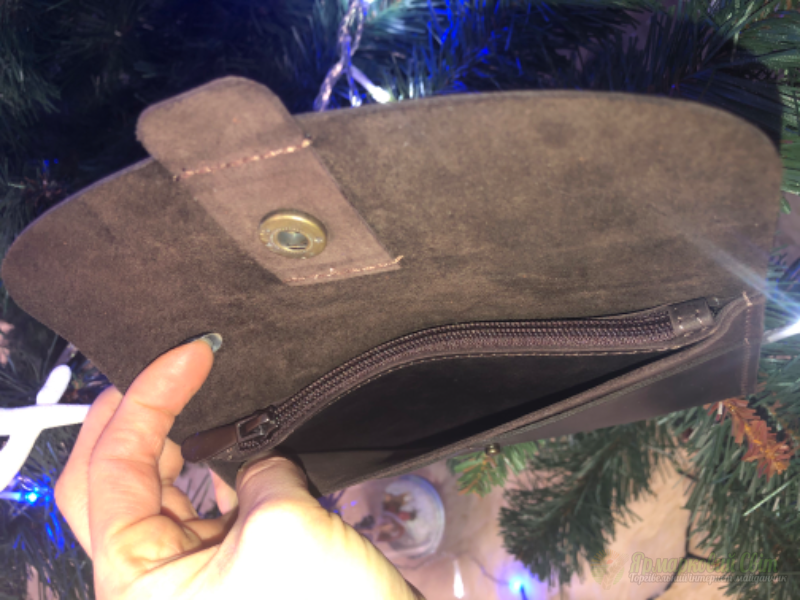 <div style=margin-left:10px><h1>Шкіряний гаманець, </h1><p><a href="/catalog/ukrasheniya/">Прикраси</a> » <a href="/catalog/ukrasheniya/aksessuary/">Аксесуари</a></p><i class="fa fa-map-marker"></i> Хмельницкая область, Хмельницкий<br /><br /><div class="socdata"><script src="//yastatic.net/es5-shims/0.0.2/es5-shims.min.js"></script>
                                            <script src="//yastatic.net/share2/share.js"></script>
                                            <div class="ya-share2" data-services="facebook,gplus,twitter,lj,viber,whatsapp,skype" data-counter=""></div></div>