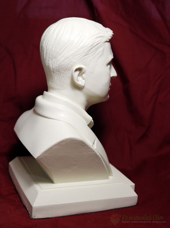 <div style=margin-left:10px><h1>Бюст президента України</h1><p><a href="/catalog/podarki--suveniry/">Подарунки, сувеніри</a> » <a href="/catalog/podarki--suveniry/podarki/">Подарунки</a></p><i class="fa fa-map-marker"></i> Винницкая область, Винница<br /><br /><div class="socdata"><script src="//yastatic.net/es5-shims/0.0.2/es5-shims.min.js"></script>
                                            <script src="//yastatic.net/share2/share.js"></script>
                                            <div class="ya-share2" data-services="facebook,gplus,twitter,lj,viber,whatsapp,skype" data-counter=""></div></div>