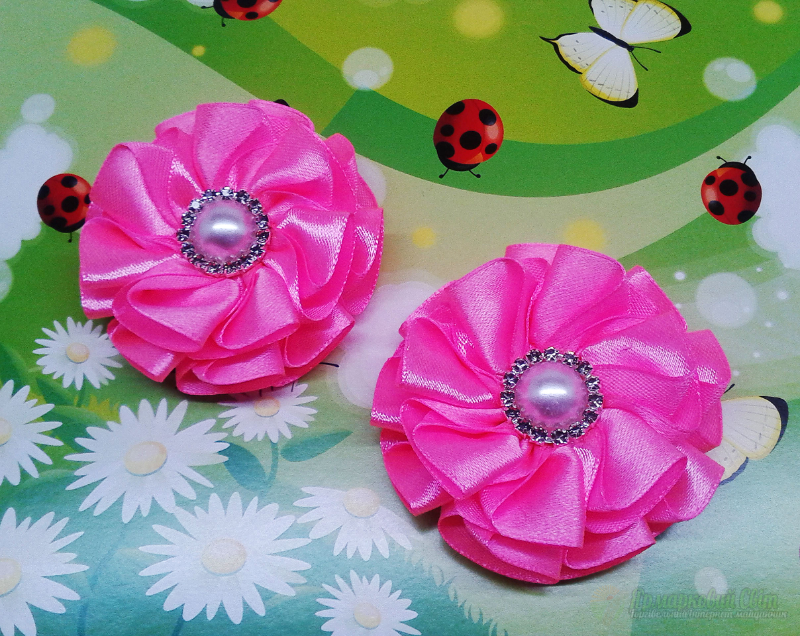 <div style=margin-left:10px><h1>Бантики</h1><p><a href="/catalog/aksessuary/">Аксесуари</a> » <a href="/catalog/aksessuary/banty/">Банти</a></p><i class="fa fa-map-marker"></i> Донецкая область, Мариуполь<br /><br /><div class="socdata"><script src="//yastatic.net/es5-shims/0.0.2/es5-shims.min.js"></script>
                                            <script src="//yastatic.net/share2/share.js"></script>
                                            <div class="ya-share2" data-services="facebook,gplus,twitter,lj,viber,whatsapp,skype" data-counter=""></div></div>