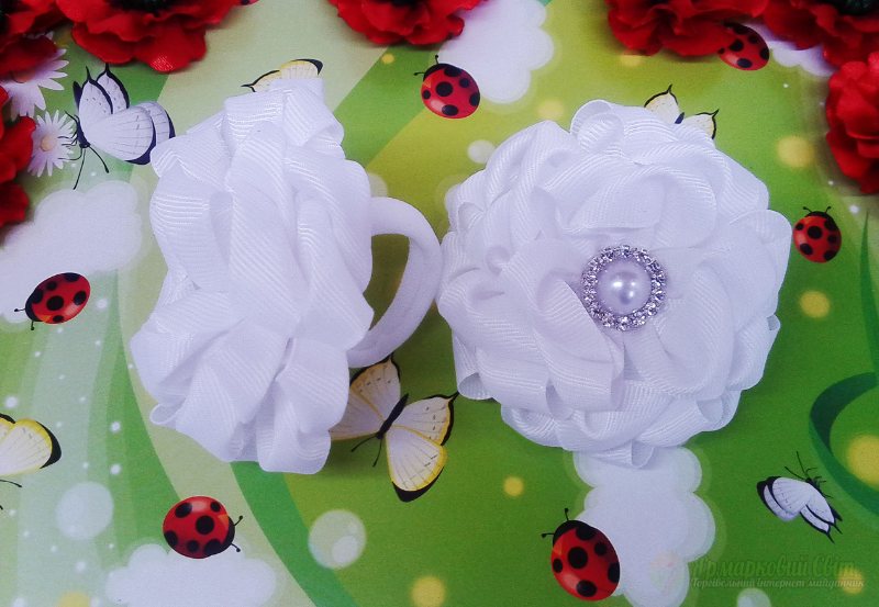 <div style=margin-left:10px><h1>Белые бантики</h1><p><a href="/catalog/aksessuary/">Аксесуари</a> » <a href="/catalog/aksessuary/banty/">Банти</a></p><i class="fa fa-map-marker"></i> Донецкая область, Мариуполь<br /><br /><div class="socdata"><script src="//yastatic.net/es5-shims/0.0.2/es5-shims.min.js"></script>
                                            <script src="//yastatic.net/share2/share.js"></script>
                                            <div class="ya-share2" data-services="facebook,gplus,twitter,lj,viber,whatsapp,skype" data-counter=""></div></div>