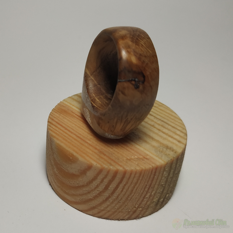 <div style=margin-left:10px><h1>Интересное кольцо из ювелирной эпоксидной смолы и древесины дуба.</h1><p><a href="/catalog/bijuteriya/">Біжутерія</a> » <a href="/catalog/bijuteriya/kolca/">Кільця</a></p><i class="fa fa-map-marker"></i> Днепропетровская область, Зеленодольск<br /><br /><div class="socdata"><script src="//yastatic.net/es5-shims/0.0.2/es5-shims.min.js"></script>
                                            <script src="//yastatic.net/share2/share.js"></script>
                                            <div class="ya-share2" data-services="facebook,gplus,twitter,lj,viber,whatsapp,skype" data-counter=""></div></div>