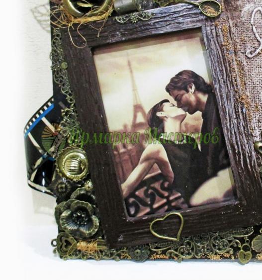 <div style=margin-left:10px><h1>Оригинальная фоторамка, подарок на день рождения, годовщину свадьбы</h1><p><a href="/catalog/podarki--suveniry/">Подарунки, сувеніри</a> » <a href="/catalog/podarki--suveniry/podarki/">Подарунки</a></p><i class="fa fa-map-marker"></i> Донецкая область, Мариуполь<br /><br /><div class="socdata"><script src="//yastatic.net/es5-shims/0.0.2/es5-shims.min.js"></script>
                                            <script src="//yastatic.net/share2/share.js"></script>
                                            <div class="ya-share2" data-services="facebook,gplus,twitter,lj,viber,whatsapp,skype" data-counter=""></div></div>