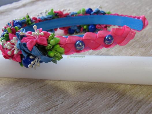 <div style=margin-left:10px><h1>обруч-віночок</h1><p><a href="/catalog/ukrasheniya/">Прикраси</a> » <a href="/catalog/ukrasheniya/aksessuary/">Аксесуари</a></p><i class="fa fa-map-marker"></i> Волынская область, Шацк<br /><br /><div class="socdata"><script src="//yastatic.net/es5-shims/0.0.2/es5-shims.min.js"></script>
                                            <script src="//yastatic.net/share2/share.js"></script>
                                            <div class="ya-share2" data-services="facebook,gplus,twitter,lj,viber,whatsapp,skype" data-counter=""></div></div>