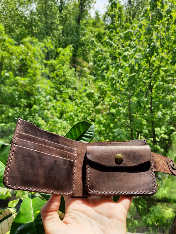 <div style=margin-left:10px><h1>Гаманець шкіряний шоколад крейзі</h1><p><a href="/catalog/ukrasheniya/">Прикраси</a> » <a href="/catalog/ukrasheniya/aksessuary/">Аксесуари</a></p><i class="fa fa-map-marker"></i> Киевская область, Киев<br /><br /><div class="socdata"><script src="//yastatic.net/es5-shims/0.0.2/es5-shims.min.js"></script>
                                            <script src="//yastatic.net/share2/share.js"></script>
                                            <div class="ya-share2" data-services="facebook,gplus,twitter,lj,viber,whatsapp,skype" data-counter=""></div></div>