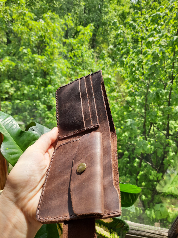 <div style=margin-left:10px><h1>Гаманець шкіряний шоколад крейзі</h1><p><a href="/catalog/ukrasheniya/">Прикраси</a> » <a href="/catalog/ukrasheniya/aksessuary/">Аксесуари</a></p><i class="fa fa-map-marker"></i> Киевская область, Киев<br /><br /><div class="socdata"><script src="//yastatic.net/es5-shims/0.0.2/es5-shims.min.js"></script>
                                            <script src="//yastatic.net/share2/share.js"></script>
                                            <div class="ya-share2" data-services="facebook,gplus,twitter,lj,viber,whatsapp,skype" data-counter=""></div></div>