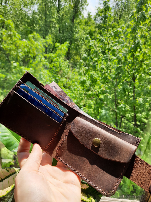 <div style=margin-left:10px><h1>Гаманець шкіряний шоколад крейзі</h1><p><a href="/catalog/ukrasheniya/">Прикраси</a> » <a href="/catalog/ukrasheniya/aksessuary/">Аксесуари</a></p><i class="fa fa-map-marker"></i> Киевская область, Киев<br /><br /><div class="socdata"><script src="//yastatic.net/es5-shims/0.0.2/es5-shims.min.js"></script>
                                            <script src="//yastatic.net/share2/share.js"></script>
                                            <div class="ya-share2" data-services="facebook,gplus,twitter,lj,viber,whatsapp,skype" data-counter=""></div></div>