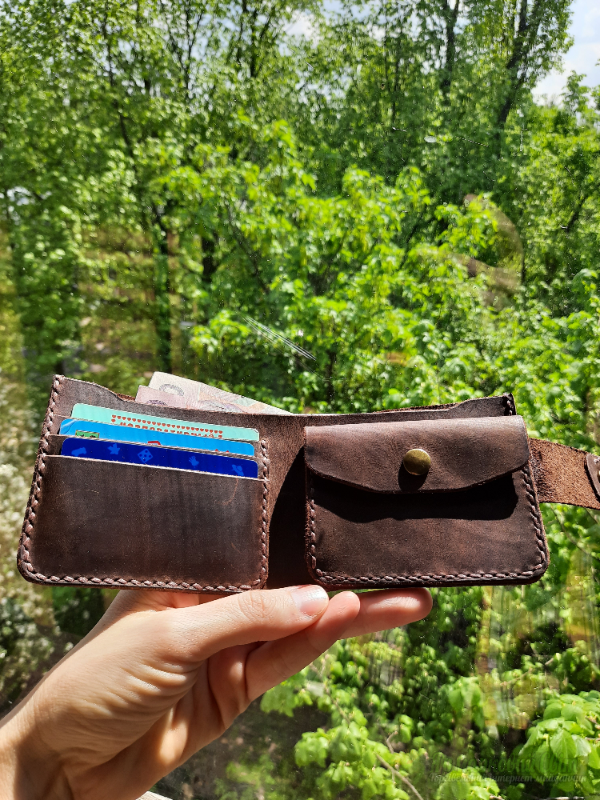 <div style=margin-left:10px><h1>Гаманець шкіряний шоколад крейзі</h1><p><a href="/catalog/ukrasheniya/">Прикраси</a> » <a href="/catalog/ukrasheniya/aksessuary/">Аксесуари</a></p><i class="fa fa-map-marker"></i> Киевская область, Киев<br /><br /><div class="socdata"><script src="//yastatic.net/es5-shims/0.0.2/es5-shims.min.js"></script>
                                            <script src="//yastatic.net/share2/share.js"></script>
                                            <div class="ya-share2" data-services="facebook,gplus,twitter,lj,viber,whatsapp,skype" data-counter=""></div></div>