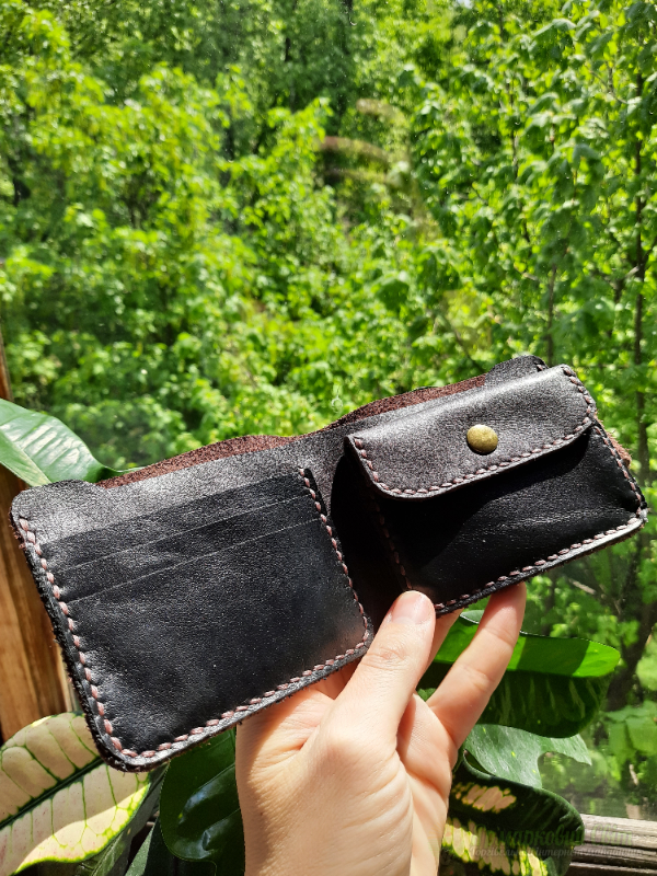 <div style=margin-left:10px><h1>Гаманець шкіряний шоколад</h1><p><a href="/catalog/ukrasheniya/">Прикраси</a> » <a href="/catalog/ukrasheniya/aksessuary/">Аксесуари</a></p><i class="fa fa-map-marker"></i> Киевская область, Киев<br /><br /><div class="socdata"><script src="//yastatic.net/es5-shims/0.0.2/es5-shims.min.js"></script>
                                            <script src="//yastatic.net/share2/share.js"></script>
                                            <div class="ya-share2" data-services="facebook,gplus,twitter,lj,viber,whatsapp,skype" data-counter=""></div></div>