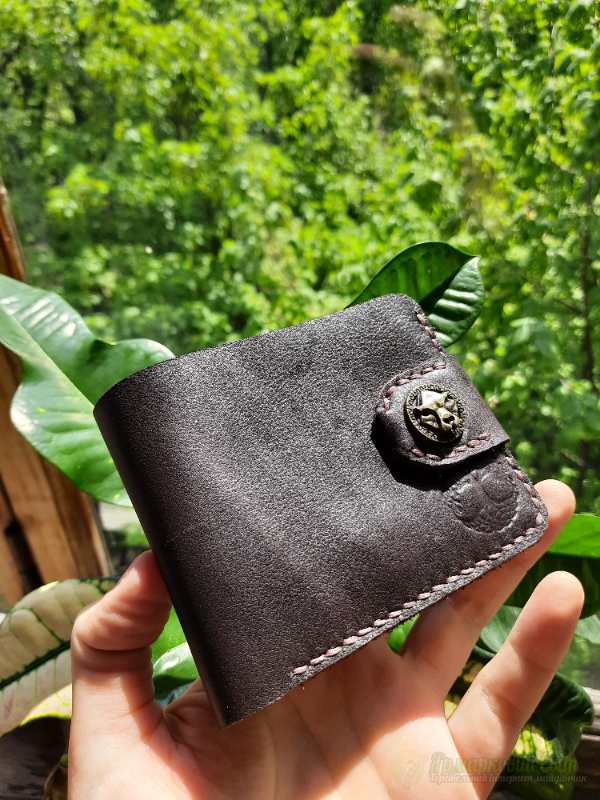 <div style=margin-left:10px><h1>Гаманець шкіряний шоколад</h1><p><a href="/catalog/ukrasheniya/">Прикраси</a> » <a href="/catalog/ukrasheniya/aksessuary/">Аксесуари</a></p><i class="fa fa-map-marker"></i> Киевская область, Киев<br /><br /><div class="socdata"><script src="//yastatic.net/es5-shims/0.0.2/es5-shims.min.js"></script>
                                            <script src="//yastatic.net/share2/share.js"></script>
                                            <div class="ya-share2" data-services="facebook,gplus,twitter,lj,viber,whatsapp,skype" data-counter=""></div></div>