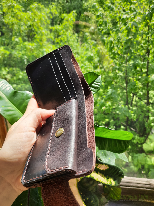 <div style=margin-left:10px><h1>Гаманець шкіряний шоколад</h1><p><a href="/catalog/ukrasheniya/">Прикраси</a> » <a href="/catalog/ukrasheniya/aksessuary/">Аксесуари</a></p><i class="fa fa-map-marker"></i> Киевская область, Киев<br /><br /><div class="socdata"><script src="//yastatic.net/es5-shims/0.0.2/es5-shims.min.js"></script>
                                            <script src="//yastatic.net/share2/share.js"></script>
                                            <div class="ya-share2" data-services="facebook,gplus,twitter,lj,viber,whatsapp,skype" data-counter=""></div></div>