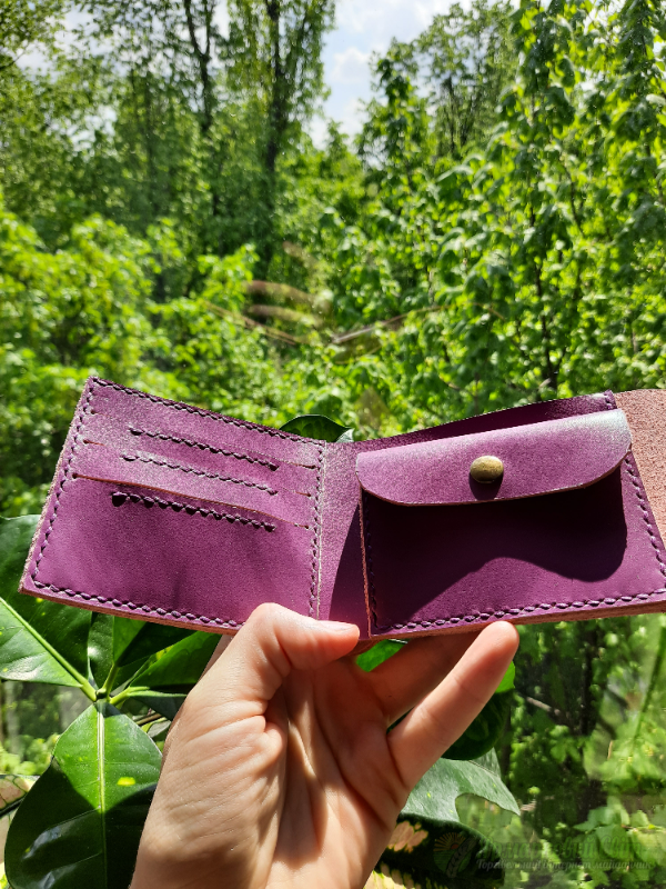 <div style=margin-left:10px><h1>Шкіряний гаманець бузок</h1><p><a href="/catalog/ukrasheniya/">Прикраси</a> » <a href="/catalog/ukrasheniya/aksessuary/">Аксесуари</a></p><i class="fa fa-map-marker"></i> Киевская область, Киев<br /><br /><div class="socdata"><script src="//yastatic.net/es5-shims/0.0.2/es5-shims.min.js"></script>
                                            <script src="//yastatic.net/share2/share.js"></script>
                                            <div class="ya-share2" data-services="facebook,gplus,twitter,lj,viber,whatsapp,skype" data-counter=""></div></div>