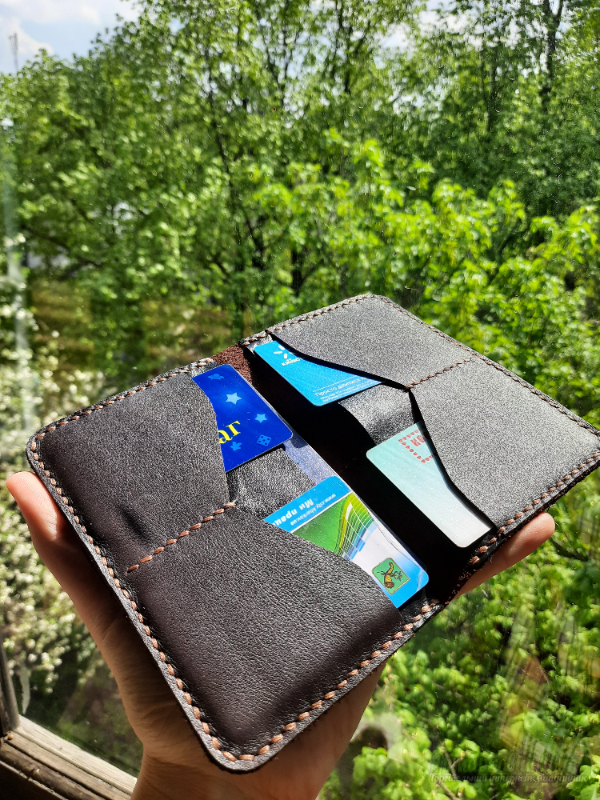 <div style=margin-left:10px><h1>Картхолдер для карток та паспорта </h1><p><a href="/catalog/ukrasheniya/">Прикраси</a> » <a href="/catalog/ukrasheniya/aksessuary/">Аксесуари</a></p><i class="fa fa-map-marker"></i> Киевская область, Киев<br /><br /><div class="socdata"><script src="//yastatic.net/es5-shims/0.0.2/es5-shims.min.js"></script>
                                            <script src="//yastatic.net/share2/share.js"></script>
                                            <div class="ya-share2" data-services="facebook,gplus,twitter,lj,viber,whatsapp,skype" data-counter=""></div></div>