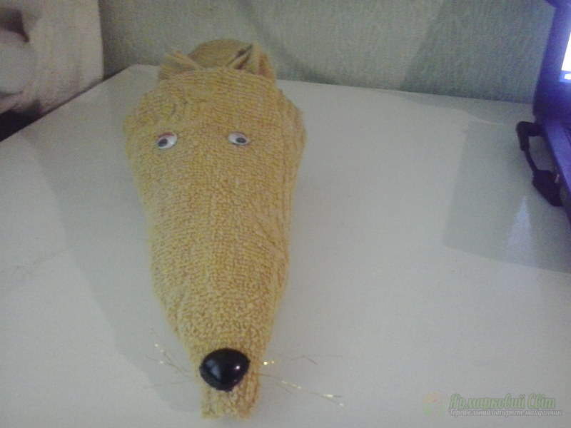 <div style=margin-left:10px><h1>Полотенце-подарок КРЫСА</h1><p><a href="/catalog/ukrasheniya/">Прикраси</a> » <a href="/catalog/ukrasheniya/podarki/">Подарунки</a></p><i class="fa fa-map-marker"></i> Луганская область, Северодонецк<br /><br /><div class="socdata"><script src="//yastatic.net/es5-shims/0.0.2/es5-shims.min.js"></script>
                                            <script src="//yastatic.net/share2/share.js"></script>
                                            <div class="ya-share2" data-services="facebook,gplus,twitter,lj,viber,whatsapp,skype" data-counter=""></div></div>