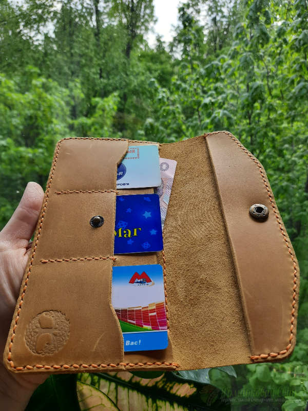 <div style=margin-left:10px><h1>Шкіряний гаманець крейзі</h1><p><a href="/catalog/ukrasheniya/">Прикраси</a> » <a href="/catalog/ukrasheniya/aksessuary/">Аксесуари</a></p><i class="fa fa-map-marker"></i> Киевская область, Киев<br /><br /><div class="socdata"><script src="//yastatic.net/es5-shims/0.0.2/es5-shims.min.js"></script>
                                            <script src="//yastatic.net/share2/share.js"></script>
                                            <div class="ya-share2" data-services="facebook,gplus,twitter,lj,viber,whatsapp,skype" data-counter=""></div></div>