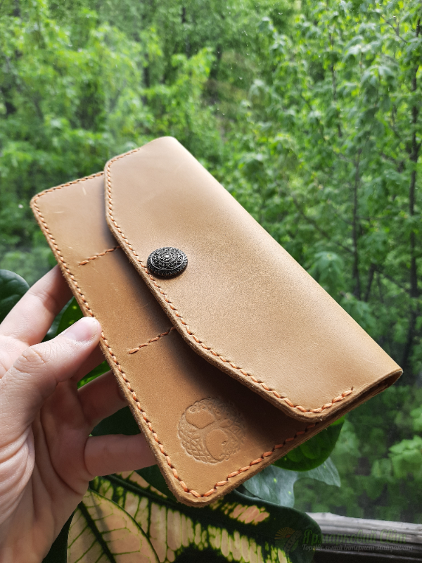 <div style=margin-left:10px><h1>Шкіряний гаманець крейзі</h1><p><a href="/catalog/ukrasheniya/">Прикраси</a> » <a href="/catalog/ukrasheniya/aksessuary/">Аксесуари</a></p><i class="fa fa-map-marker"></i> Киевская область, Киев<br /><br /><div class="socdata"><script src="//yastatic.net/es5-shims/0.0.2/es5-shims.min.js"></script>
                                            <script src="//yastatic.net/share2/share.js"></script>
                                            <div class="ya-share2" data-services="facebook,gplus,twitter,lj,viber,whatsapp,skype" data-counter=""></div></div>