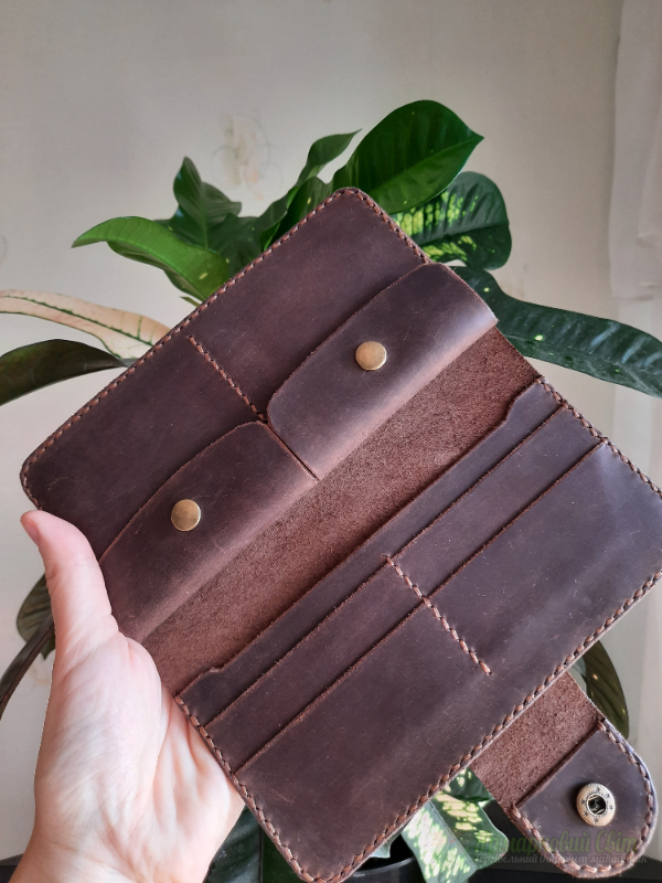 <div style=margin-left:10px><h1>Гаманець шкіряний</h1><p><a href="/catalog/ukrasheniya/">Прикраси</a> » <a href="/catalog/ukrasheniya/aksessuary/">Аксесуари</a></p><i class="fa fa-map-marker"></i> Киевская область, Киев<br /><br /><div class="socdata"><script src="//yastatic.net/es5-shims/0.0.2/es5-shims.min.js"></script>
                                            <script src="//yastatic.net/share2/share.js"></script>
                                            <div class="ya-share2" data-services="facebook,gplus,twitter,lj,viber,whatsapp,skype" data-counter=""></div></div>