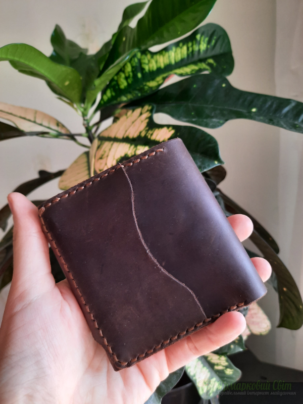 <div style=margin-left:10px><h1>Гаманець шкіряний</h1><p><a href="/catalog/ukrasheniya/">Прикраси</a> » <a href="/catalog/ukrasheniya/aksessuary/">Аксесуари</a></p><i class="fa fa-map-marker"></i> Киевская область, Киев<br /><br /><div class="socdata"><script src="//yastatic.net/es5-shims/0.0.2/es5-shims.min.js"></script>
                                            <script src="//yastatic.net/share2/share.js"></script>
                                            <div class="ya-share2" data-services="facebook,gplus,twitter,lj,viber,whatsapp,skype" data-counter=""></div></div>