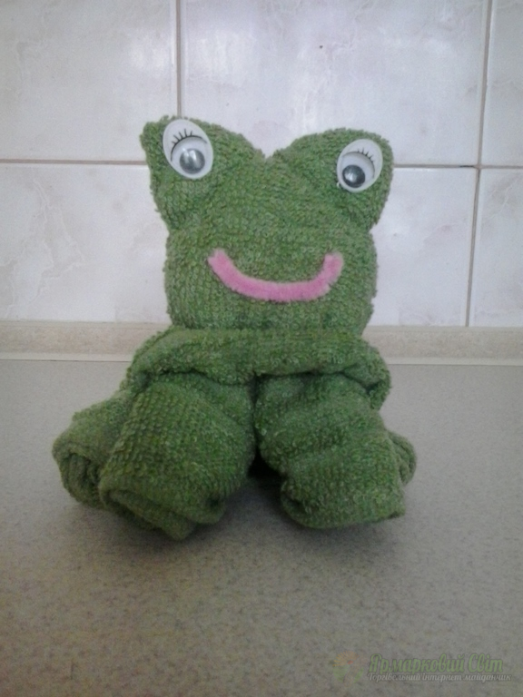 <div style=margin-left:10px><h1>Подарочное полотенце ЛЯГУШКА</h1><p><a href="/catalog/podarki--suveniry/">Подарунки, сувеніри</a> » <a href="/catalog/podarki--suveniry/podarki/">Подарунки</a></p><i class="fa fa-map-marker"></i> Луганская область, Северодонецк<br /><br /><div class="socdata"><script src="//yastatic.net/es5-shims/0.0.2/es5-shims.min.js"></script>
                                            <script src="//yastatic.net/share2/share.js"></script>
                                            <div class="ya-share2" data-services="facebook,gplus,twitter,lj,viber,whatsapp,skype" data-counter=""></div></div>