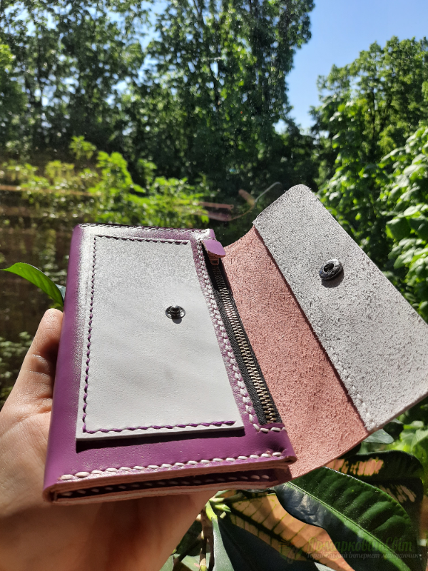 <div style=margin-left:10px><h1>Гаманець шкіряний бузок</h1><p><a href="/catalog/ukrasheniya/">Прикраси</a> » <a href="/catalog/ukrasheniya/aksessuary/">Аксесуари</a></p><i class="fa fa-map-marker"></i> Киевская область, Киев<br /><br /><div class="socdata"><script src="//yastatic.net/es5-shims/0.0.2/es5-shims.min.js"></script>
                                            <script src="//yastatic.net/share2/share.js"></script>
                                            <div class="ya-share2" data-services="facebook,gplus,twitter,lj,viber,whatsapp,skype" data-counter=""></div></div>