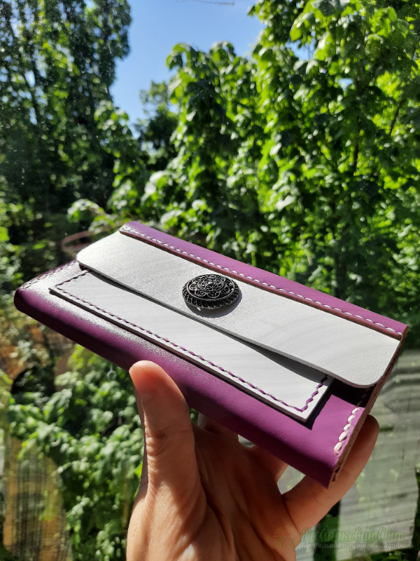 <div style=margin-left:10px><h1>Гаманець шкіряний бузок</h1><p><a href="/catalog/ukrasheniya/">Прикраси</a> » <a href="/catalog/ukrasheniya/aksessuary/">Аксесуари</a></p><i class="fa fa-map-marker"></i> Киевская область, Киев<br /><br /><div class="socdata"><script src="//yastatic.net/es5-shims/0.0.2/es5-shims.min.js"></script>
                                            <script src="//yastatic.net/share2/share.js"></script>
                                            <div class="ya-share2" data-services="facebook,gplus,twitter,lj,viber,whatsapp,skype" data-counter=""></div></div>