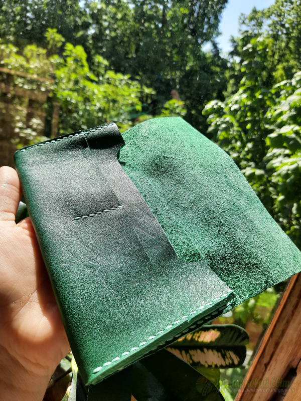 <div style=margin-left:10px><h1>Шкіряний гаманець грін</h1><p><a href="/catalog/ukrasheniya/">Прикраси</a> » <a href="/catalog/ukrasheniya/aksessuary/">Аксесуари</a></p><i class="fa fa-map-marker"></i> Киевская область, Киев<br /><br /><div class="socdata"><script src="//yastatic.net/es5-shims/0.0.2/es5-shims.min.js"></script>
                                            <script src="//yastatic.net/share2/share.js"></script>
                                            <div class="ya-share2" data-services="facebook,gplus,twitter,lj,viber,whatsapp,skype" data-counter=""></div></div>