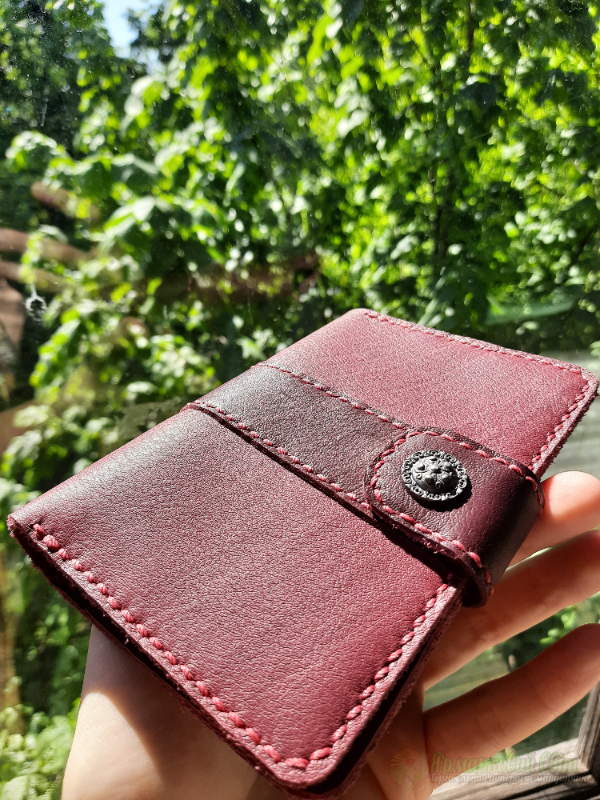 <div style=margin-left:10px><h1>Картхолдер для карток та паспорту</h1><p><a href="/catalog/ukrasheniya/">Прикраси</a> » <a href="/catalog/ukrasheniya/aksessuary/">Аксесуари</a></p><i class="fa fa-map-marker"></i> Киевская область, Киев<br /><br /><div class="socdata"><script src="//yastatic.net/es5-shims/0.0.2/es5-shims.min.js"></script>
                                            <script src="//yastatic.net/share2/share.js"></script>
                                            <div class="ya-share2" data-services="facebook,gplus,twitter,lj,viber,whatsapp,skype" data-counter=""></div></div>