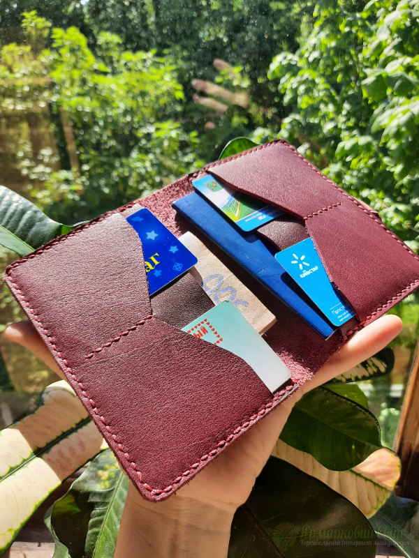 <div style=margin-left:10px><h1>Картхолдер для карток та паспорту</h1><p><a href="/catalog/ukrasheniya/">Прикраси</a> » <a href="/catalog/ukrasheniya/aksessuary/">Аксесуари</a></p><i class="fa fa-map-marker"></i> Киевская область, Киев<br /><br /><div class="socdata"><script src="//yastatic.net/es5-shims/0.0.2/es5-shims.min.js"></script>
                                            <script src="//yastatic.net/share2/share.js"></script>
                                            <div class="ya-share2" data-services="facebook,gplus,twitter,lj,viber,whatsapp,skype" data-counter=""></div></div>