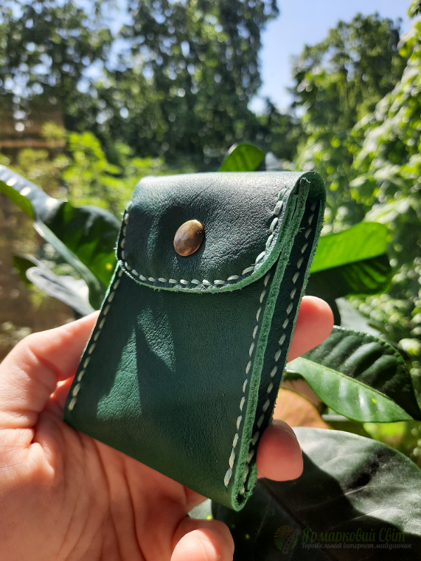 <div style=margin-left:10px><h1>Шкіряний картхолдер</h1><p><a href="/catalog/ukrasheniya/">Прикраси</a> » <a href="/catalog/ukrasheniya/aksessuary/">Аксесуари</a></p><i class="fa fa-map-marker"></i> Киевская область, Киев<br /><br /><div class="socdata"><script src="//yastatic.net/es5-shims/0.0.2/es5-shims.min.js"></script>
                                            <script src="//yastatic.net/share2/share.js"></script>
                                            <div class="ya-share2" data-services="facebook,gplus,twitter,lj,viber,whatsapp,skype" data-counter=""></div></div>