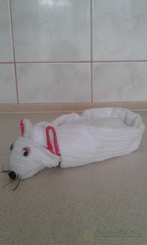 <div style=margin-left:10px><h1>Подарочное полотенце МЫШКА</h1><p><a href="/catalog/ukrasheniya/">Прикраси</a> » <a href="/catalog/ukrasheniya/podarki/">Подарунки</a></p><i class="fa fa-map-marker"></i> Луганская область, Северодонецк<br /><br /><div class="socdata"><script src="//yastatic.net/es5-shims/0.0.2/es5-shims.min.js"></script>
                                            <script src="//yastatic.net/share2/share.js"></script>
                                            <div class="ya-share2" data-services="facebook,gplus,twitter,lj,viber,whatsapp,skype" data-counter=""></div></div>