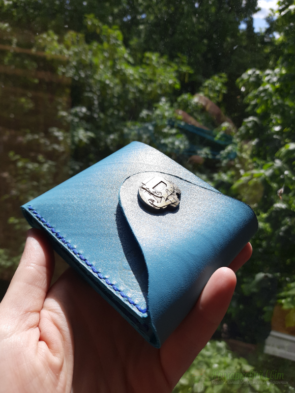 <div style=margin-left:10px><h1>Шкіряний гаманець</h1><p><a href="/catalog/ukrasheniya/">Прикраси</a> » <a href="/catalog/ukrasheniya/aksessuary/">Аксесуари</a></p><i class="fa fa-map-marker"></i> Киевская область, Киев<br /><br /><div class="socdata"><script src="//yastatic.net/es5-shims/0.0.2/es5-shims.min.js"></script>
                                            <script src="//yastatic.net/share2/share.js"></script>
                                            <div class="ya-share2" data-services="facebook,gplus,twitter,lj,viber,whatsapp,skype" data-counter=""></div></div>