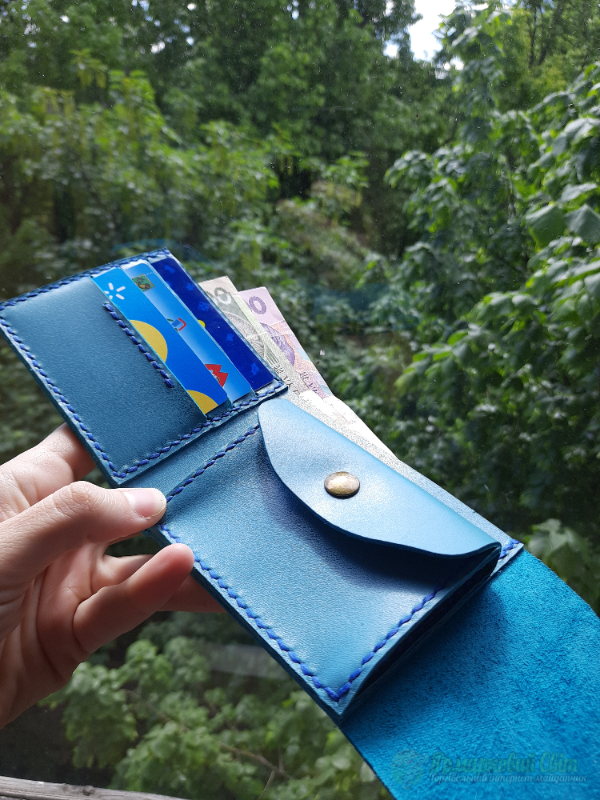 <div style=margin-left:10px><h1>Шкіряний гаманець</h1><p><a href="/catalog/ukrasheniya/">Прикраси</a> » <a href="/catalog/ukrasheniya/aksessuary/">Аксесуари</a></p><i class="fa fa-map-marker"></i> Киевская область, Киев<br /><br /><div class="socdata"><script src="//yastatic.net/es5-shims/0.0.2/es5-shims.min.js"></script>
                                            <script src="//yastatic.net/share2/share.js"></script>
                                            <div class="ya-share2" data-services="facebook,gplus,twitter,lj,viber,whatsapp,skype" data-counter=""></div></div>