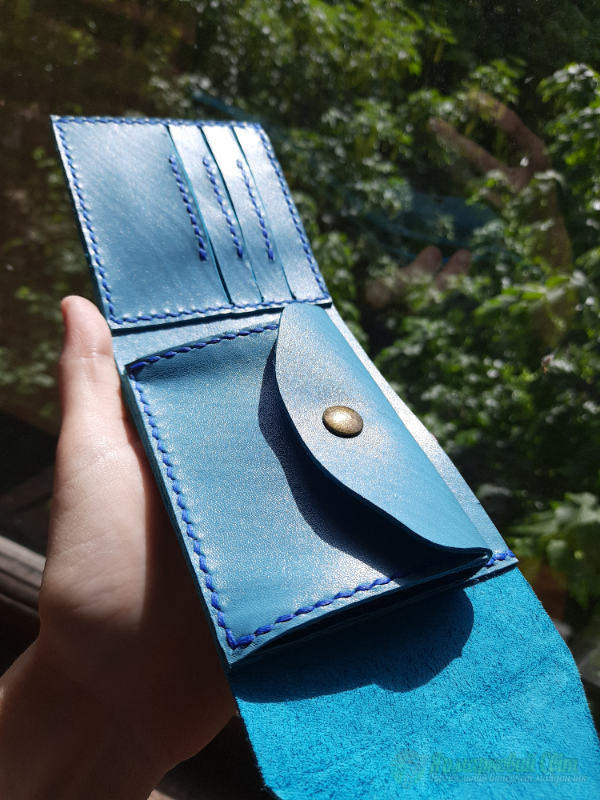 <div style=margin-left:10px><h1>Шкіряний гаманець</h1><p><a href="/catalog/ukrasheniya/">Прикраси</a> » <a href="/catalog/ukrasheniya/aksessuary/">Аксесуари</a></p><i class="fa fa-map-marker"></i> Киевская область, Киев<br /><br /><div class="socdata"><script src="//yastatic.net/es5-shims/0.0.2/es5-shims.min.js"></script>
                                            <script src="//yastatic.net/share2/share.js"></script>
                                            <div class="ya-share2" data-services="facebook,gplus,twitter,lj,viber,whatsapp,skype" data-counter=""></div></div>