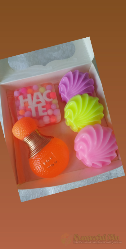 <div style=margin-left:10px><h1>Мыло ручной работы</h1><p><a href="/catalog/podarki--suveniry/">Подарунки, сувеніри</a> » <a href="/catalog/podarki--suveniry/podarki/">Подарунки</a></p><i class="fa fa-map-marker"></i> Запорожская область, Вольнянск<br /><br /><div class="socdata"><script src="//yastatic.net/es5-shims/0.0.2/es5-shims.min.js"></script>
                                            <script src="//yastatic.net/share2/share.js"></script>
                                            <div class="ya-share2" data-services="facebook,gplus,twitter,lj,viber,whatsapp,skype" data-counter=""></div></div>