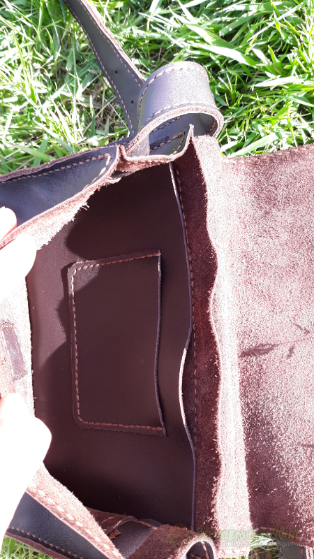 <div style=margin-left:10px><h1>Шкіряна сумка ручної роботи шоколад</h1><p><a href="/catalog/ukrasheniya/">Прикраси</a> » <a href="/catalog/ukrasheniya/aksessuary/">Аксесуари</a></p><i class="fa fa-map-marker"></i> Киевская область, Киев<br /><br /><div class="socdata"><script src="//yastatic.net/es5-shims/0.0.2/es5-shims.min.js"></script>
                                            <script src="//yastatic.net/share2/share.js"></script>
                                            <div class="ya-share2" data-services="facebook,gplus,twitter,lj,viber,whatsapp,skype" data-counter=""></div></div>