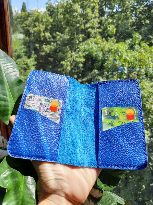 <div style=margin-left:10px><h1>Обкладинка на паспорт</h1><p><a href="/catalog/ukrasheniya/">Прикраси</a> » <a href="/catalog/ukrasheniya/aksessuary/">Аксесуари</a></p><i class="fa fa-map-marker"></i> Киевская область, Киев<br /><br /><div class="socdata"><script src="//yastatic.net/es5-shims/0.0.2/es5-shims.min.js"></script>
                                            <script src="//yastatic.net/share2/share.js"></script>
                                            <div class="ya-share2" data-services="facebook,gplus,twitter,lj,viber,whatsapp,skype" data-counter=""></div></div>