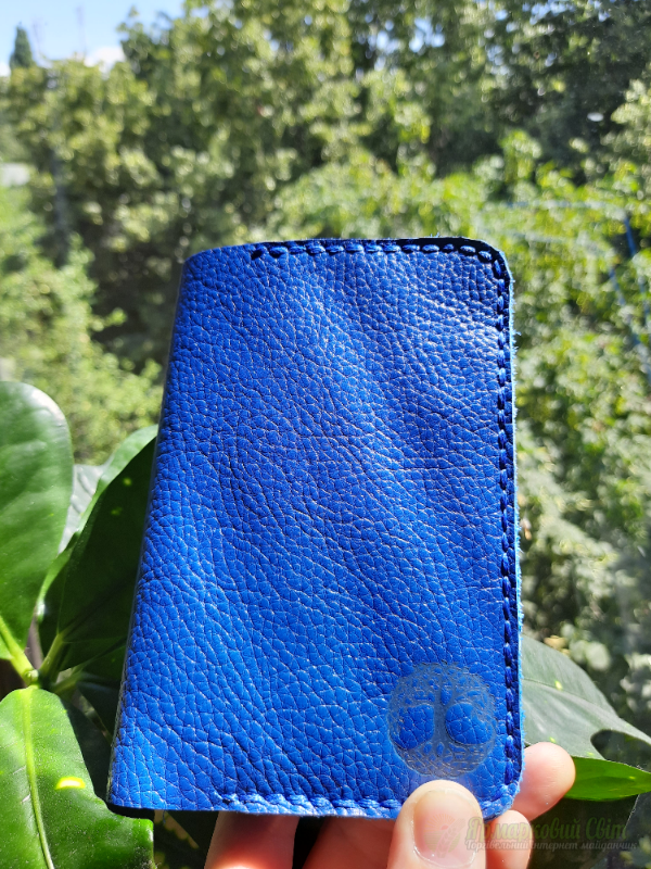 <div style=margin-left:10px><h1>Обкладинка на паспорт</h1><p><a href="/catalog/ukrasheniya/">Прикраси</a> » <a href="/catalog/ukrasheniya/aksessuary/">Аксесуари</a></p><i class="fa fa-map-marker"></i> Киевская область, Киев<br /><br /><div class="socdata"><script src="//yastatic.net/es5-shims/0.0.2/es5-shims.min.js"></script>
                                            <script src="//yastatic.net/share2/share.js"></script>
                                            <div class="ya-share2" data-services="facebook,gplus,twitter,lj,viber,whatsapp,skype" data-counter=""></div></div>