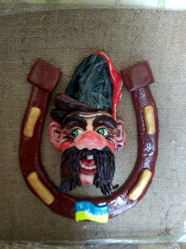 <div style=margin-left:10px><h1>Козак с подковой</h1><p><a href="/catalog/kartiny/">Картини</a> » <a href="/catalog/kartiny/panno/">Панно</a></p><i class="fa fa-map-marker"></i> Полтавская область, Полтава<br /><br /><div class="socdata"><script src="//yastatic.net/es5-shims/0.0.2/es5-shims.min.js"></script>
                                            <script src="//yastatic.net/share2/share.js"></script>
                                            <div class="ya-share2" data-services="facebook,gplus,twitter,lj,viber,whatsapp,skype" data-counter=""></div></div>