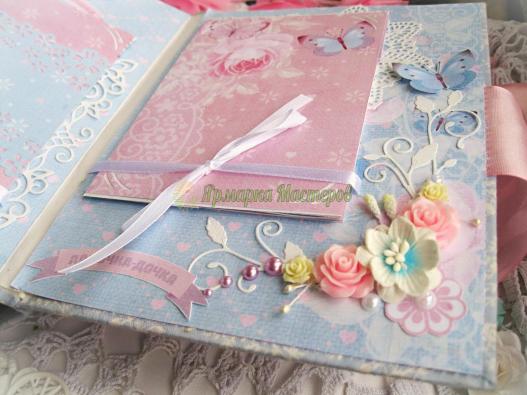 <div style=margin-left:10px><h1>Фотоальбом для девочки</h1><p><a href="/catalog/ukrasheniya/">Прикраси</a> » <a href="/catalog/ukrasheniya/podarki/">Подарунки</a></p><i class="fa fa-map-marker"></i> Донецкая область, Мангуш<br /><br /><div class="socdata"><script src="//yastatic.net/es5-shims/0.0.2/es5-shims.min.js"></script>
                                            <script src="//yastatic.net/share2/share.js"></script>
                                            <div class="ya-share2" data-services="facebook,gplus,twitter,lj,viber,whatsapp,skype" data-counter=""></div></div>