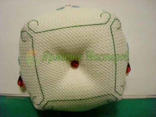 <div style=margin-left:10px><h1>Бискорню-игольница" Земляника"</h1><p><a href="/catalog/rukodelie/">Рукоділля</a> » <a href="/catalog/rukodelie/rukodelie--obschee/">Рукоділля, загальне</a></p><i class="fa fa-map-marker"></i> Киевская область, Киев<br /><br /><div class="socdata"><script src="//yastatic.net/es5-shims/0.0.2/es5-shims.min.js"></script>
                                            <script src="//yastatic.net/share2/share.js"></script>
                                            <div class="ya-share2" data-services="facebook,gplus,twitter,lj,viber,whatsapp,skype" data-counter=""></div></div>