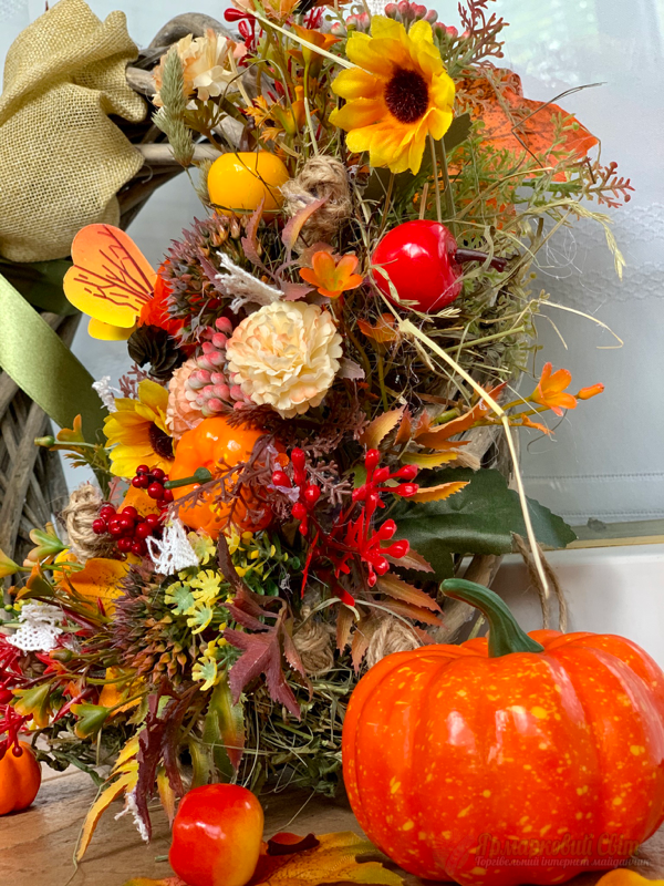 <div style=margin-left:10px><h1>Осінній віночок</h1><p><a href="/catalog/dekor/">Декор</a> » <a href="/catalog/dekor/drugoe/">Iнше</a></p><i class="fa fa-map-marker"></i> Львовская область, Львов<br /><br /><div class="socdata"><script src="//yastatic.net/es5-shims/0.0.2/es5-shims.min.js"></script>
                                            <script src="//yastatic.net/share2/share.js"></script>
                                            <div class="ya-share2" data-services="facebook,gplus,twitter,lj,viber,whatsapp,skype" data-counter=""></div></div>