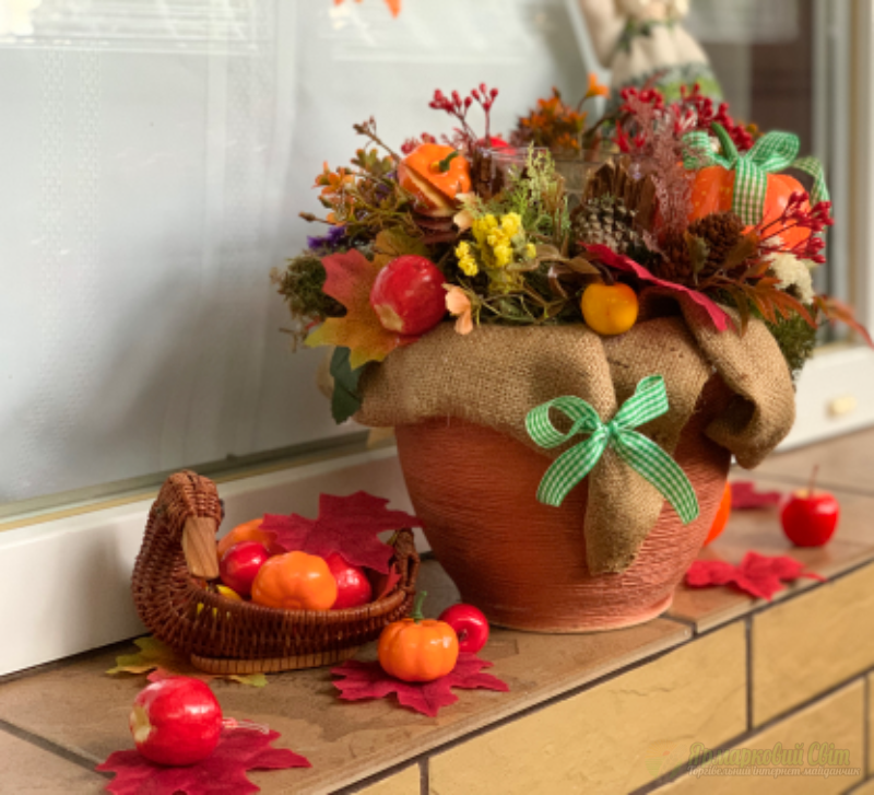 <div style=margin-left:10px><h1>Осіння композиція </h1><p><a href="/catalog/dekor/">Декор</a> » <a href="/catalog/dekor/drugoe/">Iнше</a></p><i class="fa fa-map-marker"></i> Львовская область, Львов<br /><br /><div class="socdata"><script src="//yastatic.net/es5-shims/0.0.2/es5-shims.min.js"></script>
                                            <script src="//yastatic.net/share2/share.js"></script>
                                            <div class="ya-share2" data-services="facebook,gplus,twitter,lj,viber,whatsapp,skype" data-counter=""></div></div>