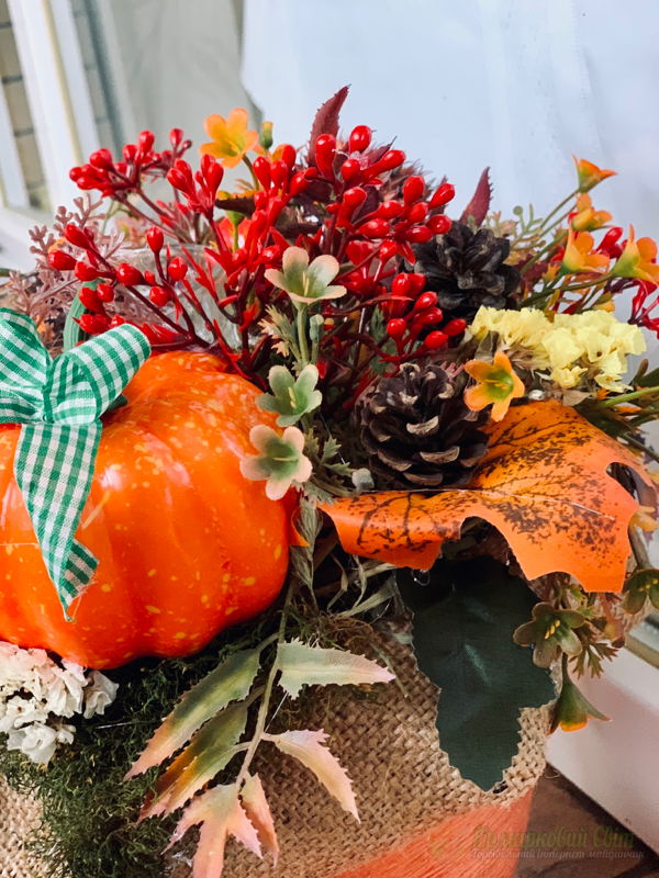 <div style=margin-left:10px><h1>Осіння композиція </h1><p><a href="/catalog/dekor/">Декор</a> » <a href="/catalog/dekor/drugoe/">Iнше</a></p><i class="fa fa-map-marker"></i> Львовская область, Львов<br /><br /><div class="socdata"><script src="//yastatic.net/es5-shims/0.0.2/es5-shims.min.js"></script>
                                            <script src="//yastatic.net/share2/share.js"></script>
                                            <div class="ya-share2" data-services="facebook,gplus,twitter,lj,viber,whatsapp,skype" data-counter=""></div></div>