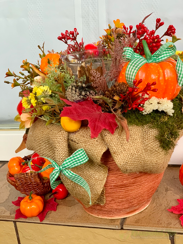 <div style=margin-left:10px><h1>Осіння композиція </h1><p><a href="/catalog/dekor/">Декор</a> » <a href="/catalog/dekor/drugoe/">Iнше</a></p><i class="fa fa-map-marker"></i> Львовская область, Львов<br /><br /><div class="socdata"><script src="//yastatic.net/es5-shims/0.0.2/es5-shims.min.js"></script>
                                            <script src="//yastatic.net/share2/share.js"></script>
                                            <div class="ya-share2" data-services="facebook,gplus,twitter,lj,viber,whatsapp,skype" data-counter=""></div></div>