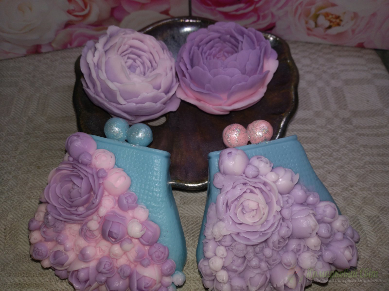 <div style=margin-left:10px><h1>мыло ручной работы кошелечек в пионах</h1><p><a href="/catalog/podarki--suveniry/">Подарунки, сувеніри</a> » <a href="/catalog/podarki--suveniry/mylo/">Мило</a></p><i class="fa fa-map-marker"></i> Киевская область, Киев<br /><br /><div class="socdata"><script src="//yastatic.net/es5-shims/0.0.2/es5-shims.min.js"></script>
                                            <script src="//yastatic.net/share2/share.js"></script>
                                            <div class="ya-share2" data-services="facebook,gplus,twitter,lj,viber,whatsapp,skype" data-counter=""></div></div>