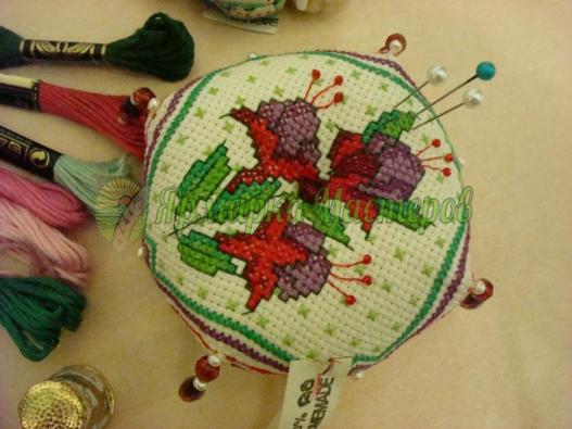 <div style=margin-left:10px><h1>Бискорню-игольница" Фуксии"</h1><p><a href="/catalog/rukodelie/">Рукоділля</a> » <a href="/catalog/rukodelie/rukodelie--obschee/">Рукоділля, загальне</a></p><i class="fa fa-map-marker"></i> Киевская область, Киев<br /><br /><div class="socdata"><script src="//yastatic.net/es5-shims/0.0.2/es5-shims.min.js"></script>
                                            <script src="//yastatic.net/share2/share.js"></script>
                                            <div class="ya-share2" data-services="facebook,gplus,twitter,lj,viber,whatsapp,skype" data-counter=""></div></div>